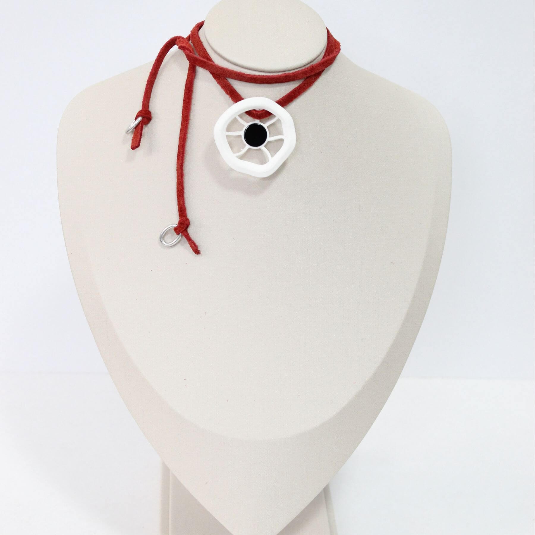Colar / Pulseira Regulável Sol Branco Com Ônix e Couro Vermelho