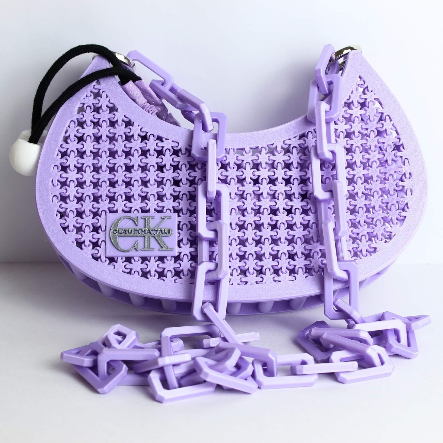 Bolsa Lilás Vazado com Alça em Corrente e Saquinho Artesanal